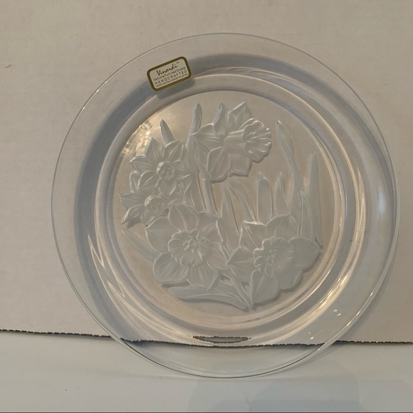Vinardi Floral Lead Crystal Art 8" Glass Plate - Picture 2 of 4